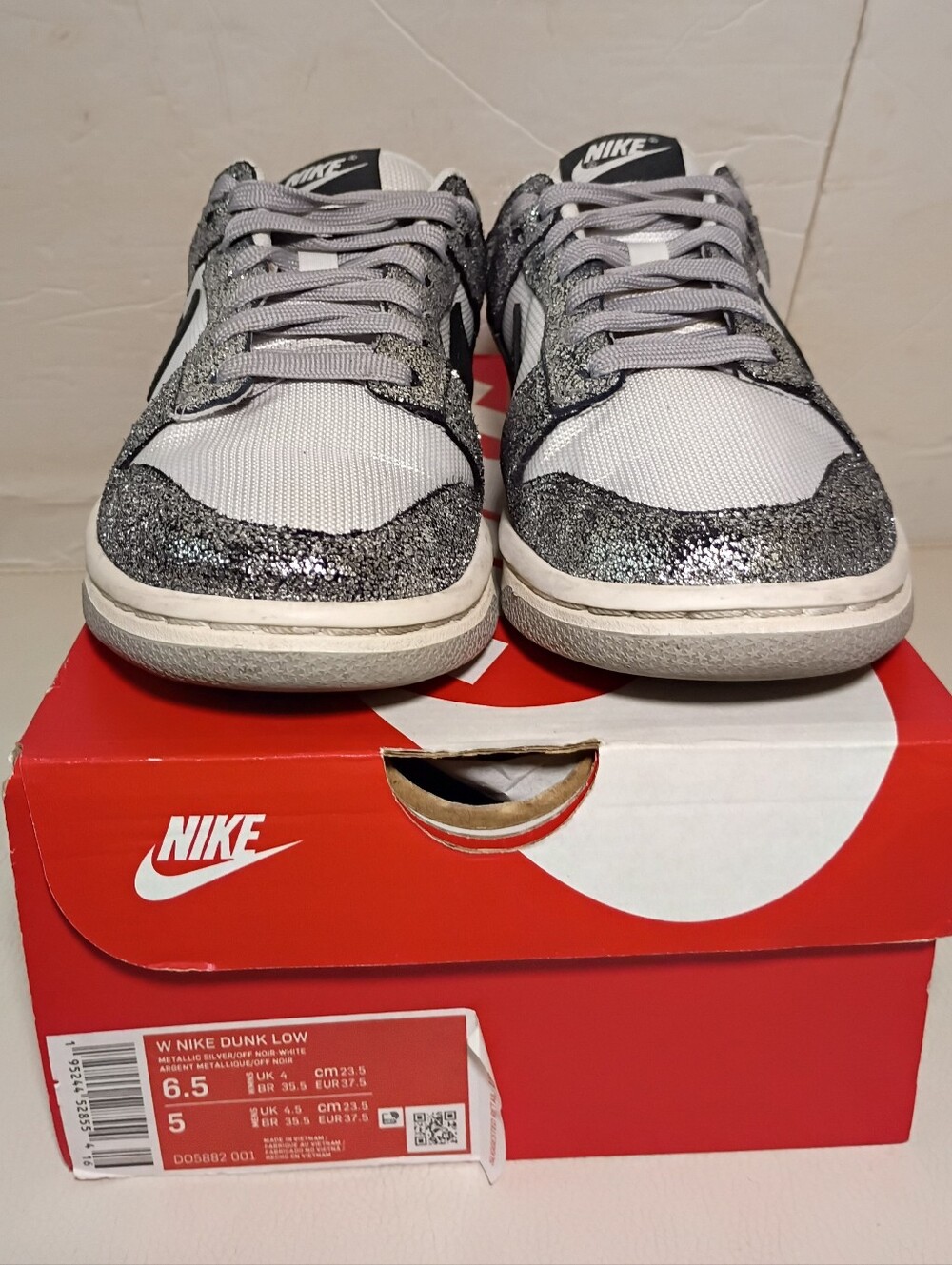 Nike Dunk Low "Golden Gals" Metallic Silver DO5882-001 W6.5/M5 Box & Gold Laces